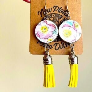 New Broken China plate floral earrings🌸